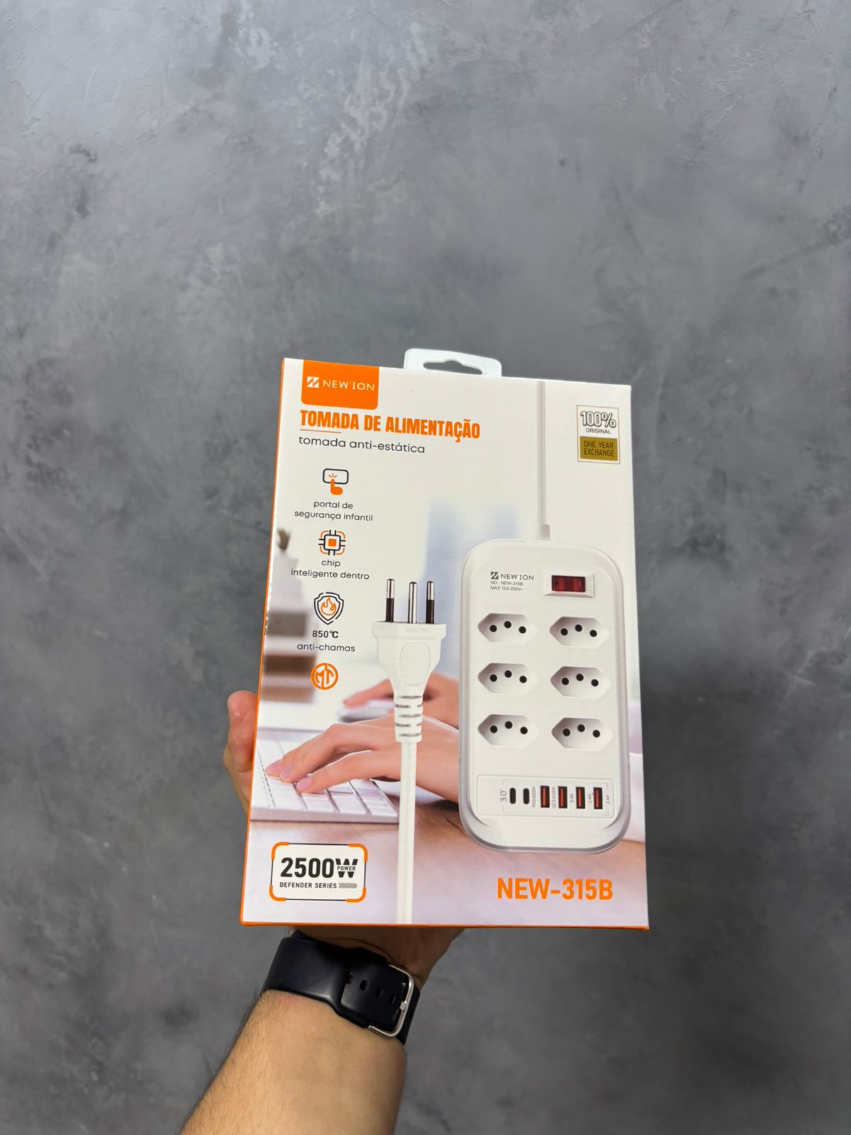 Extensão Inteligente com 6 Tomadas, 5 USB e 1 Type-C